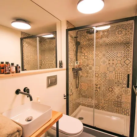 Cativo Mezzanine Loft דירה *